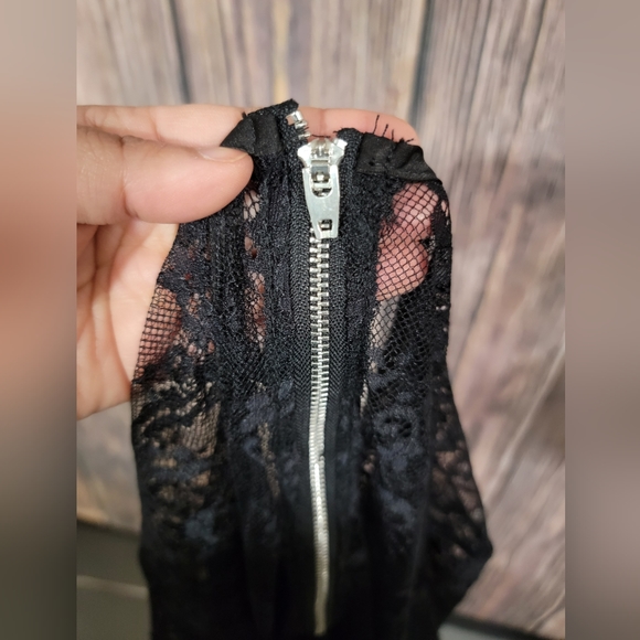 SOFT Black Lace Blouse Size 1x - Picture 4 of 5